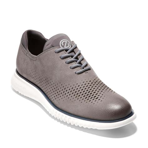 Cole Haan .